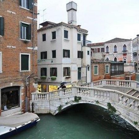 Ca' Dei Nomboli Canal View Venice Luaran gambar